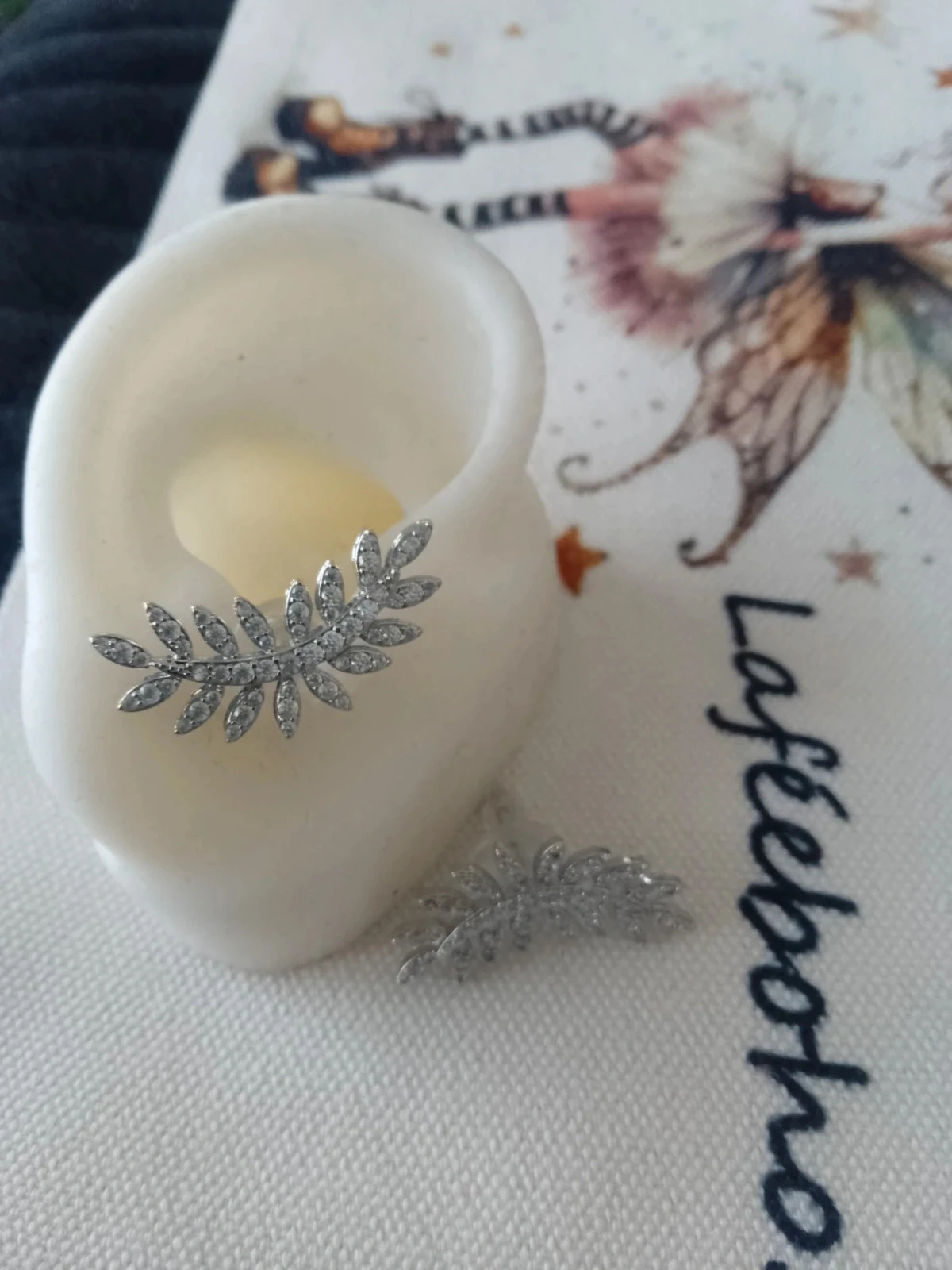 Boucles d'oreilles feuilles argentées avec zircons – photo 2